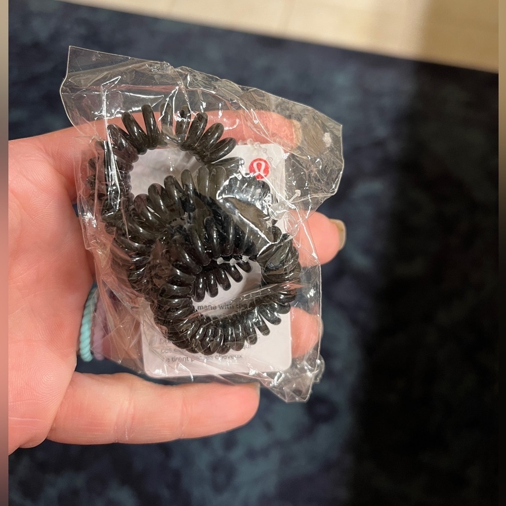 COPY - Lululemon Spiral Up pack of hair ties (3), black, NWT